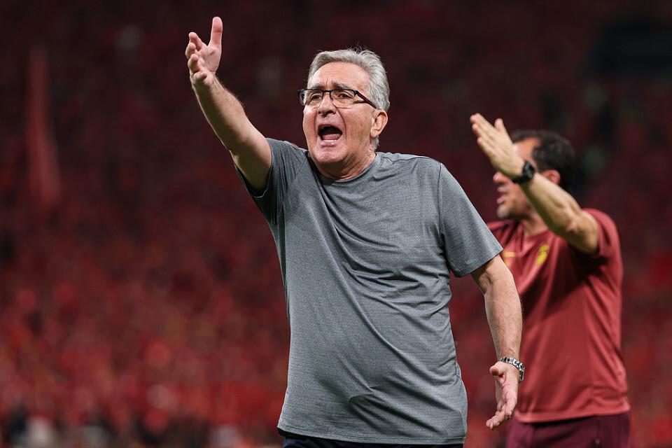 被伊万搞怕？足协要求国足新帅不超60岁！穆帅崔康熙无缘+6人符合